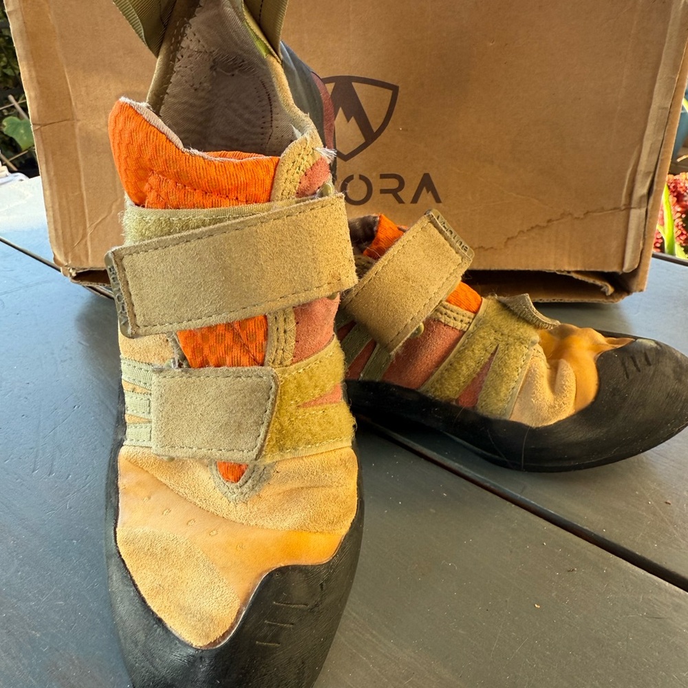 Kids Climbing Shoes with Velcro Straps